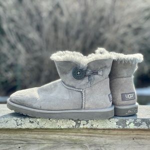 UGG Mini Bailey Button in Gray - Size 7
